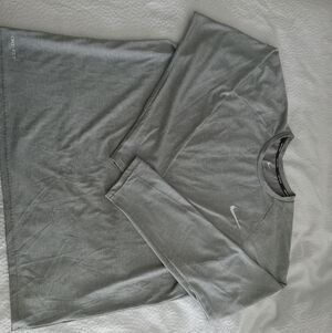 Nike's Dri-FIT gray Long Sleeve T-shirt sz XL‎
